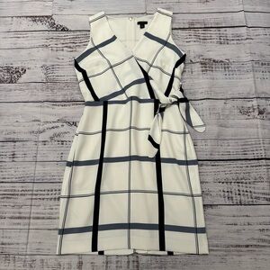 Elegant White and Black Plaid Wrap Dress Ann Taylor size 2 petite